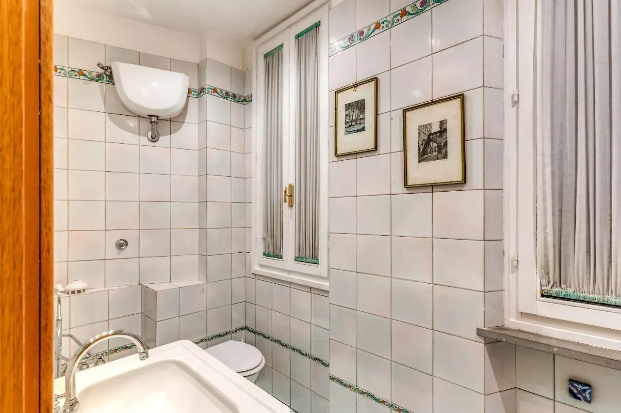 Lovely Flat By The Trevi Fountain Apartment Rome